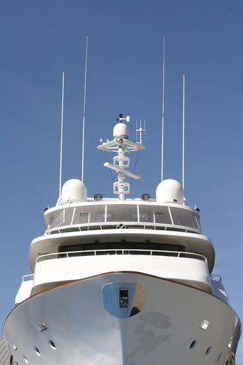 Front view of a yacht representing Hydraulic Supply Company's marine and shipbuilding solutions