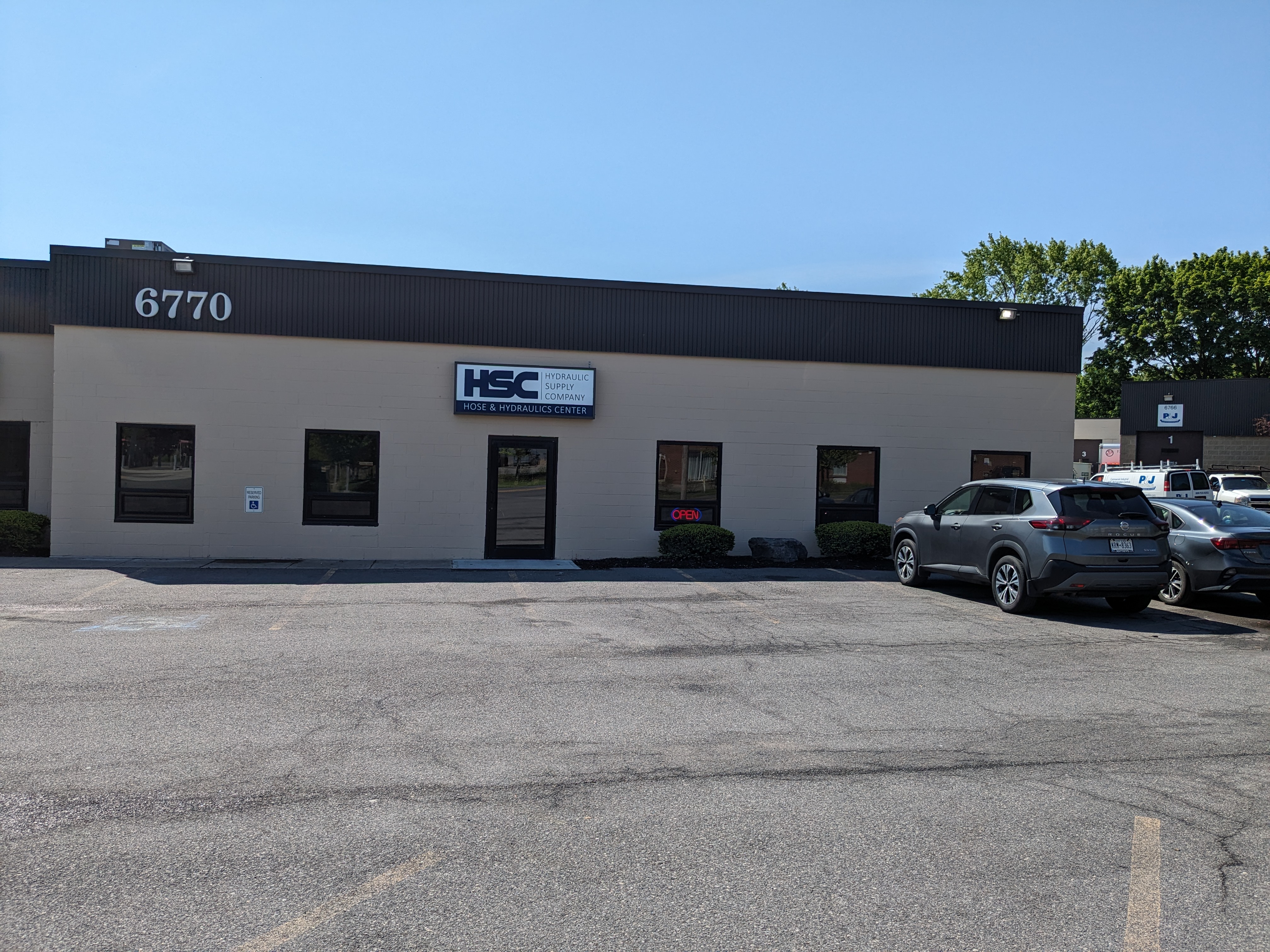 East Syracuse, NY Retail Store