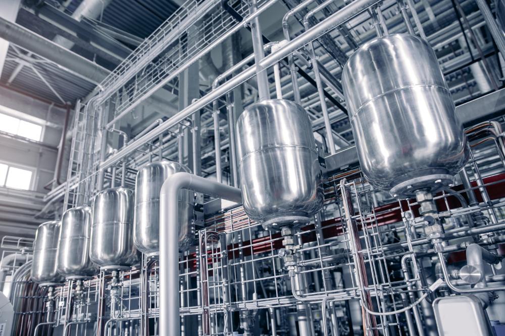 Stainless steel equipment in an industrial hydraulic system